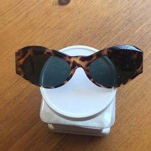 GIANNI VERSACE sun glasses. Real.Pre-own. Leopard